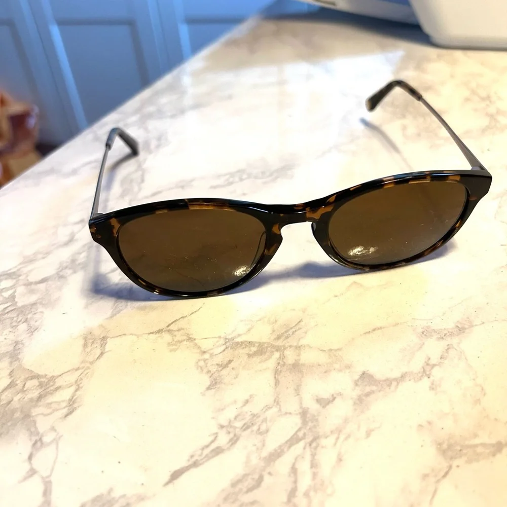 Anne Klein round/cat eye tortoise shell sunglasses